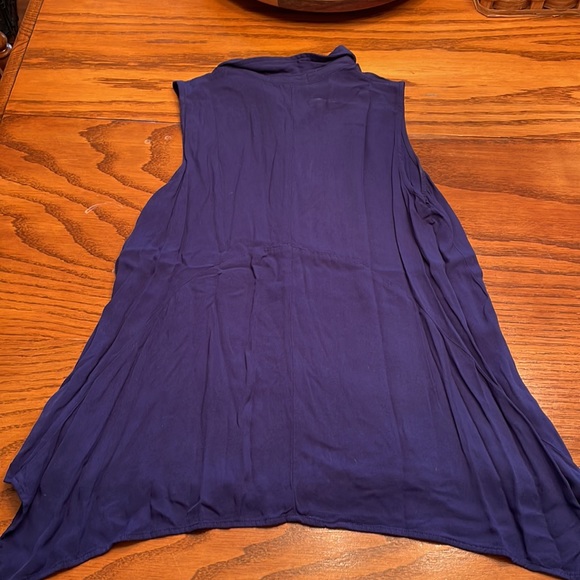 Asymmetrical button down tank - Picture 3 of 3